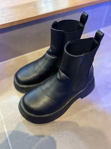 블랙 사이드 고어 부츠 통굽