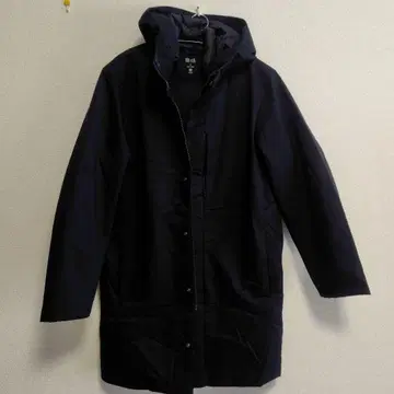 유니클로 하이브리드 다운 코트 블랙