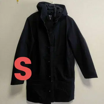 유니클로 하이브리드 다운 코트 블랙