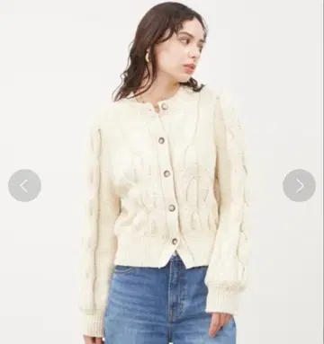 케이블 스코치 단추 짧은 기장 케이블 니트 가디건 베이지