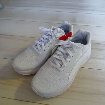 PUMA 화이트 스니커즈