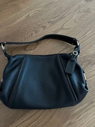 블랙 가죽 숄더백