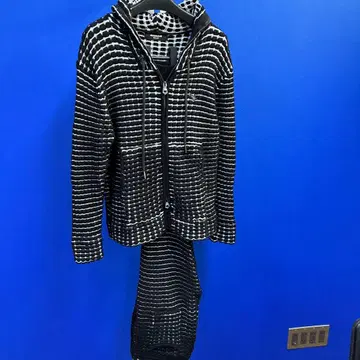 1piu1ugual3 RELAX 후드 부착 자켓과 팬츠 세트