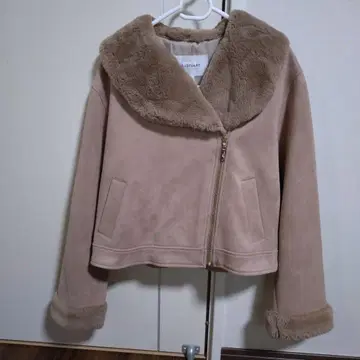 질스튜어트 베이지 인조 모피 무스탕 코트