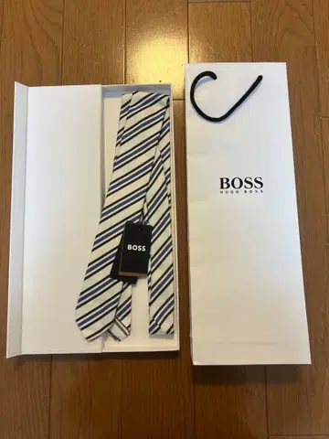 BOSS 넥타이 박스 포함