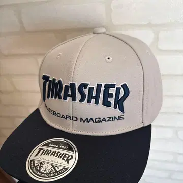 THRASHER 스냅백 캡 베이지/네이비