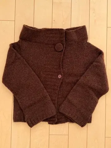 TABASA 브라운 니트 버튼 오프숄더