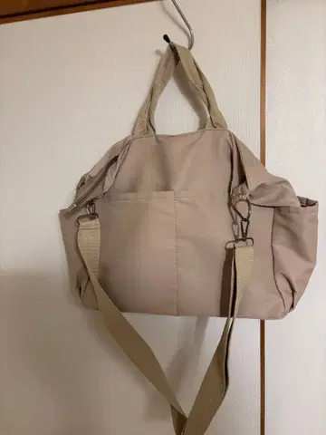 베이지 나일론 숄더백
