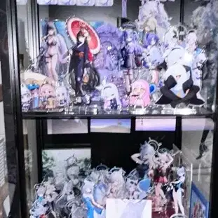 블루 아카이브 아크릴 스탠드 포함된 장식장