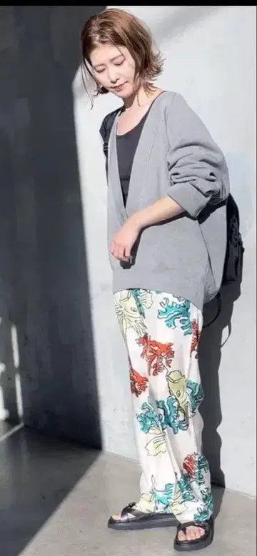 새상품급 스픽 앤 스팬 밀라노 리브 V넥 뉴앙스 풀오버 그레이