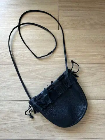 aeta(아에타) 가죽 프린지 숄더백