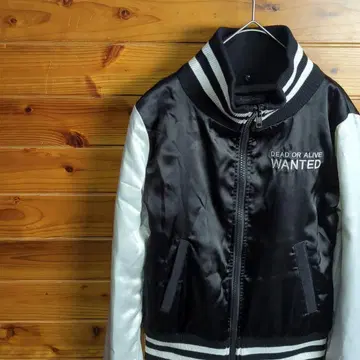 바시티 자켓 스카잔 블랙 화이트 프리 사이즈 퀼팅 가공 해골 스컬