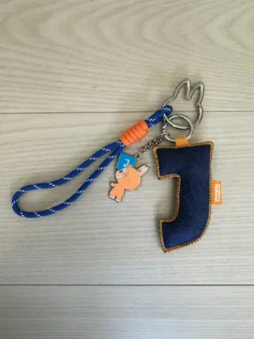 POP MART THE MONSTERS PIN FOR LOVE 러브브