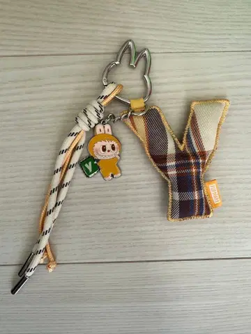 POP MART THE MONSTERS PIN FOR LOVE 러브브