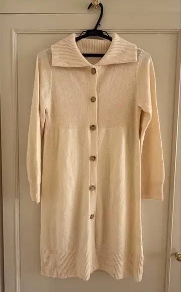 TABASA 크림색 버튼 가디건