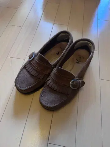 noah 스웨이드 버클 로퍼