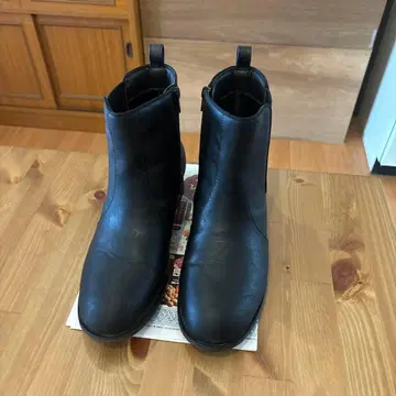 블랙 사이드 지퍼 부츠