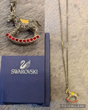 스와로브스키 목마 모티브 목걸이