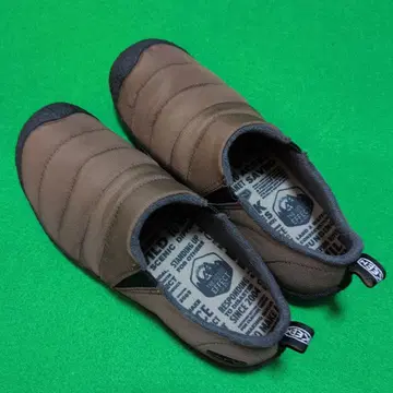 KEEN 슬립온 브라운