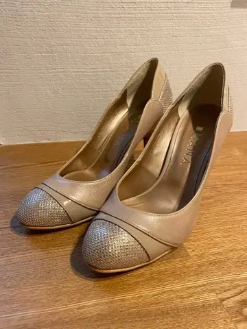 DIANA 베이지 펌프스