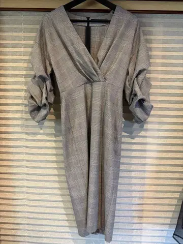 ZARA WOMAN 체크 무늬 V넥 원피스