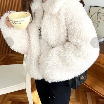 moment+ 화이트 보아 자켓 숏 기장