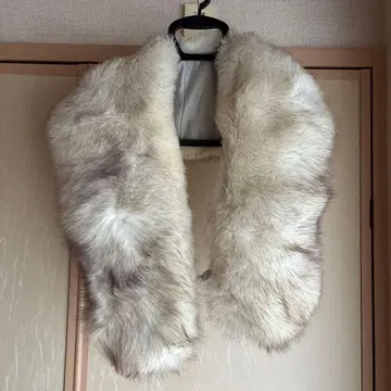 크림색 퍼 숄 안감 부착