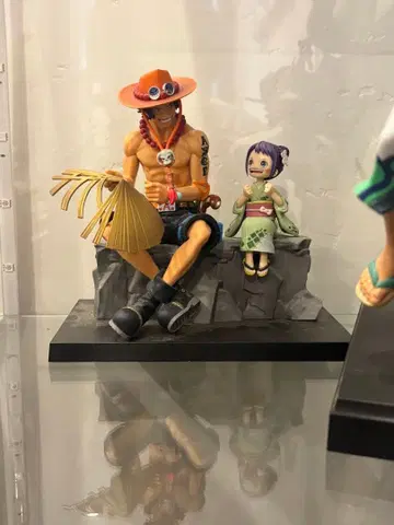 원피스 에이스와 국자 피규어