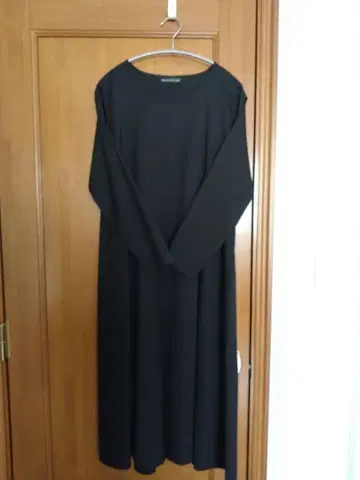 미즈이로 인드 블랙 롱 원피스