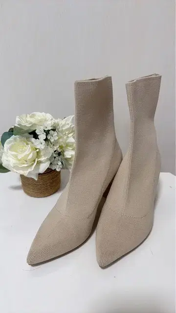 ZARA 베이지 니트 스틸레토 부츠