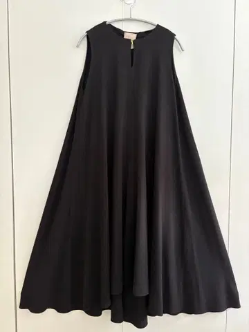 sybilla 시빌라 블랙 슬리브리스 롱 원피스