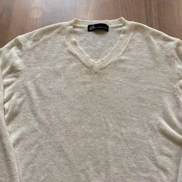 [ 토네이도 마트 ] V넥 니트 M