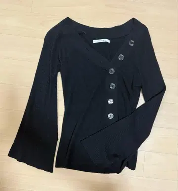 Estella.K 에스테라 니트 상의 블랙