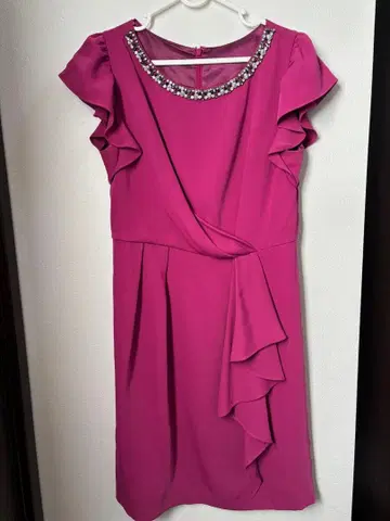 저스길리티 핑크 드레스 프릴 소매