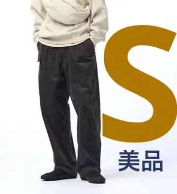 UNIQLO U 코듀로이 턱 와이드 팬츠 다크 그레이 S 사이즈