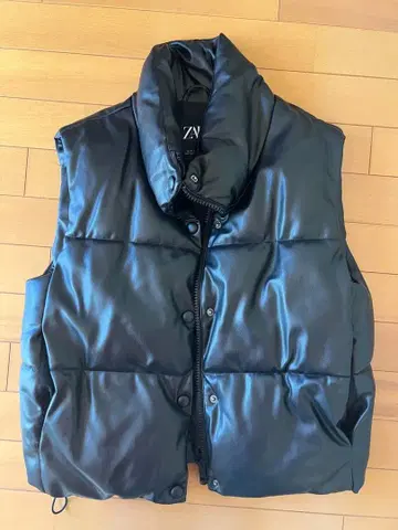 ZARA 블랙 다운 베스트