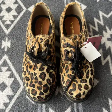 레오파드 무늬 퍼 로퍼