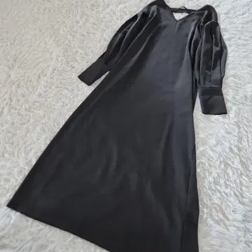 원피스 롱 블랙 턱 슬리브 V넥 miette