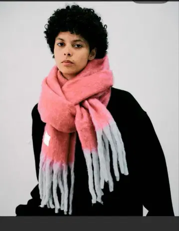 NOISEMAKERS 바이컬러 볼륨 프린지 머플러