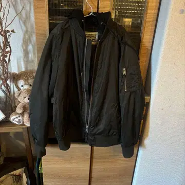 Levi Strauss MA-1 후드 부착 블랙 자켓