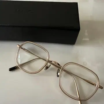 BLANC. 골드 오벌 안경 케이스 포함