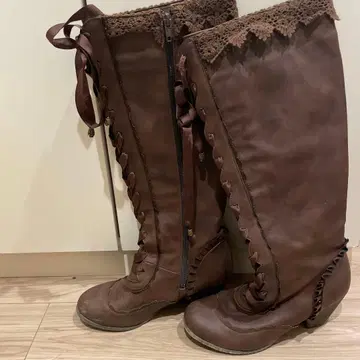 [ 엑시즈팜 ] 브라운 레이스 장식 롱 부츠