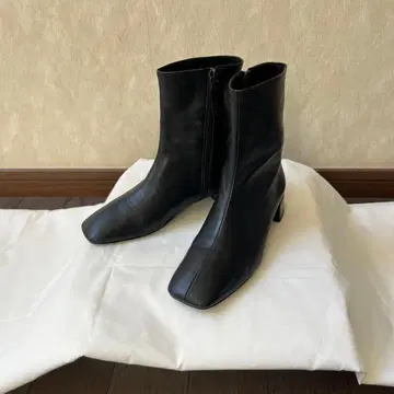 가죽 블랙 스퀘어토 숏부츠