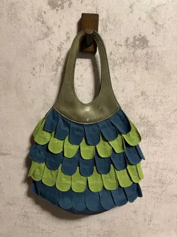 sybila 스캘럽 디자인 핸드백