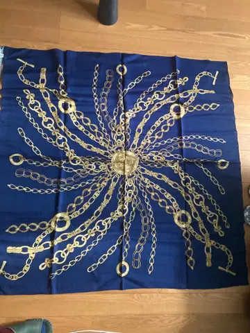 네이비 실크 스카프 체인 디자인