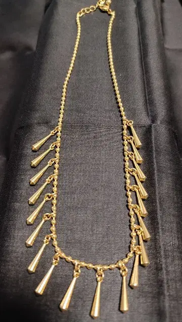 SN 각인 골드 프린지 테이퍼형 장식 목걸이