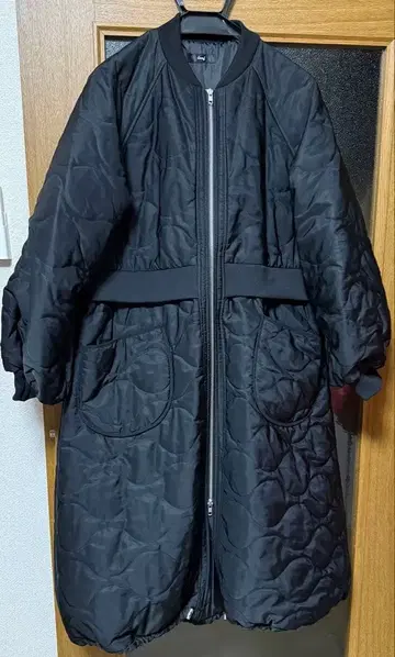 loaf 블랙 퀼팅 롱 자켓