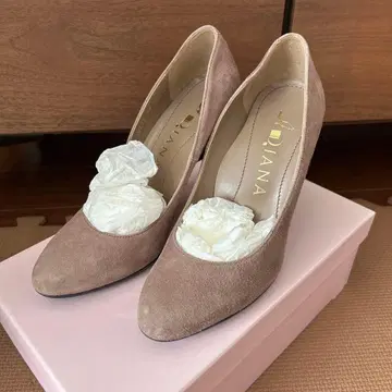 DIANA 다크 베이지 실키 스웨이드 펌프스