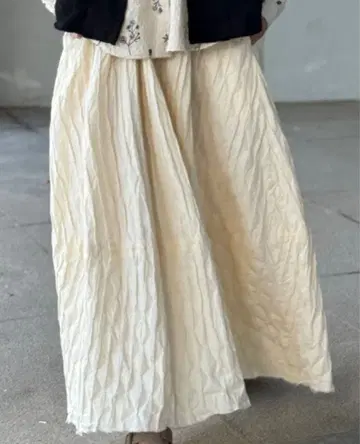 새상품 롱 스커트 플레어 스커트 크링클 가공 아이보리 선물