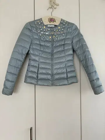 ESCADA 비쥬 장식 다운 자켓 36